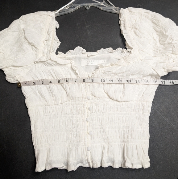Astr The Label Anza White Puff Sleeve Smocked Milkmaid Peasant Top Large NWOT - Picture 7 of 10
